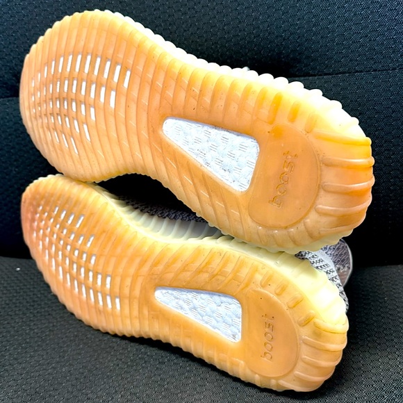 Adidas Yeezy boost size 11 men’s sneakers very very gently used - Picture 5 of 8